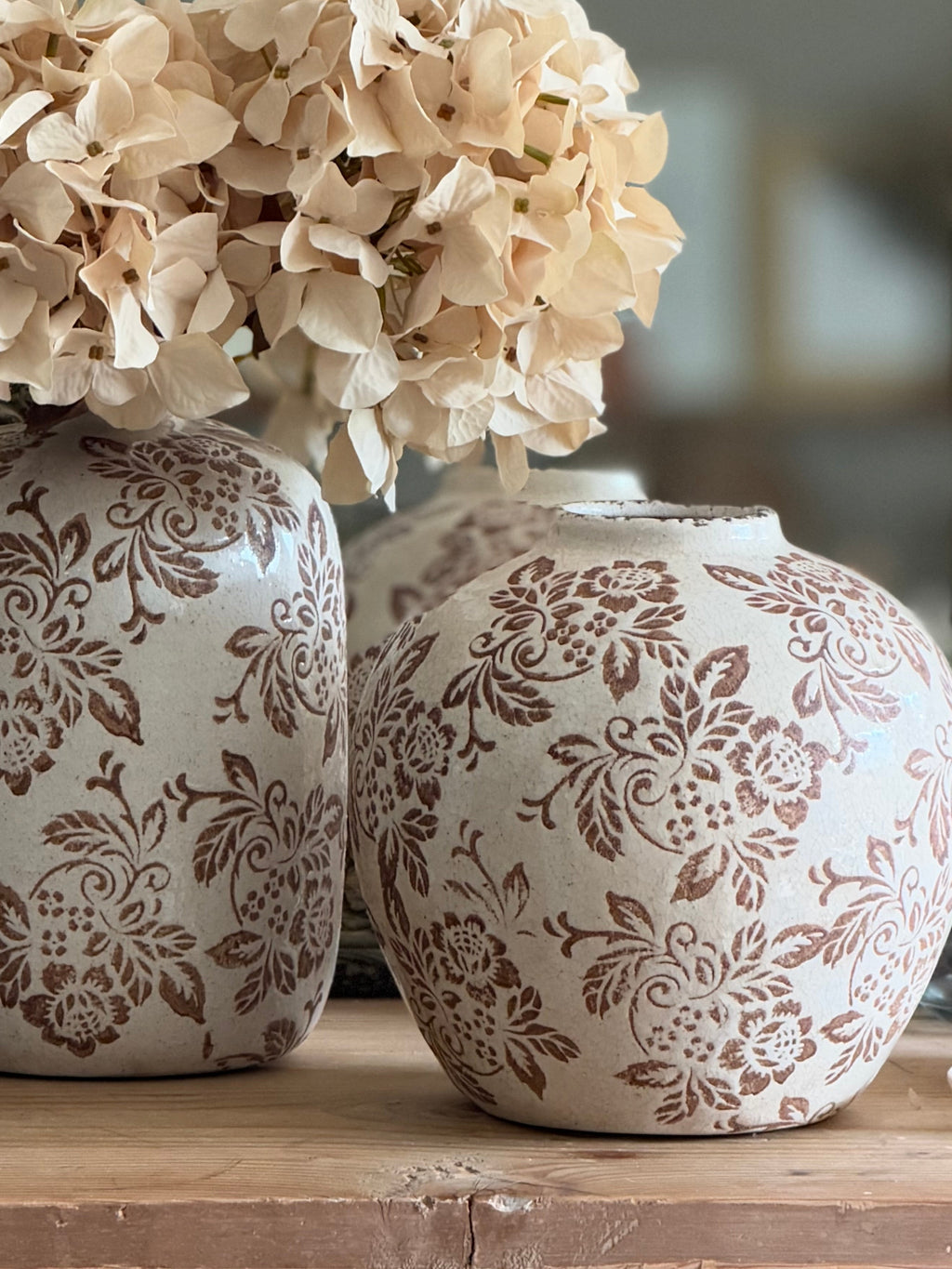 Vase fleuri marron boule