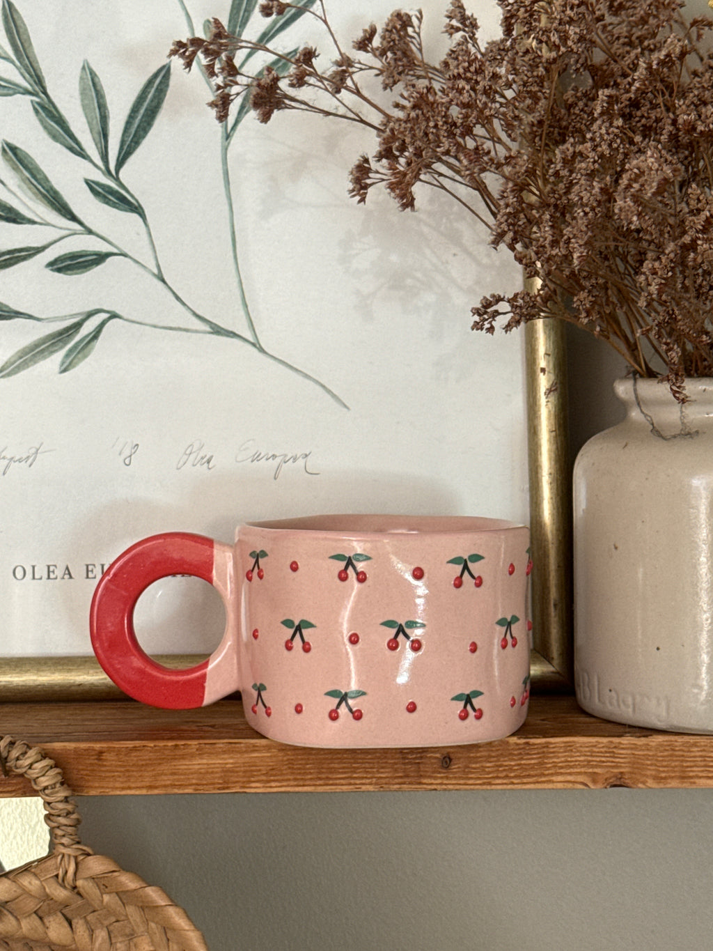 Tasse en céramique cerises