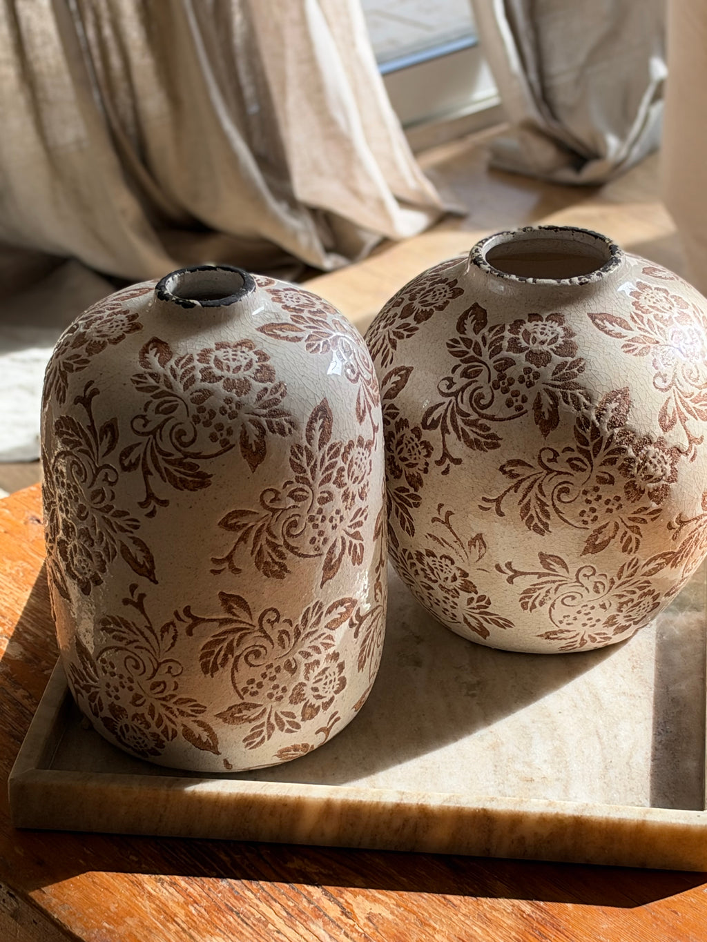 Vase fleuri marron haut