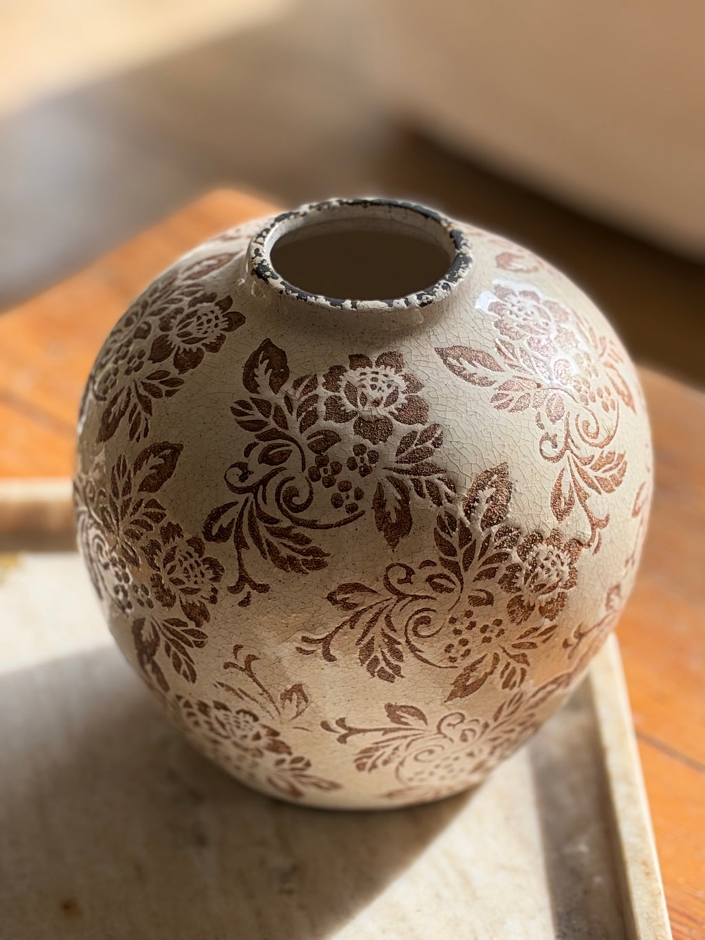 Vase fleuri marron boule