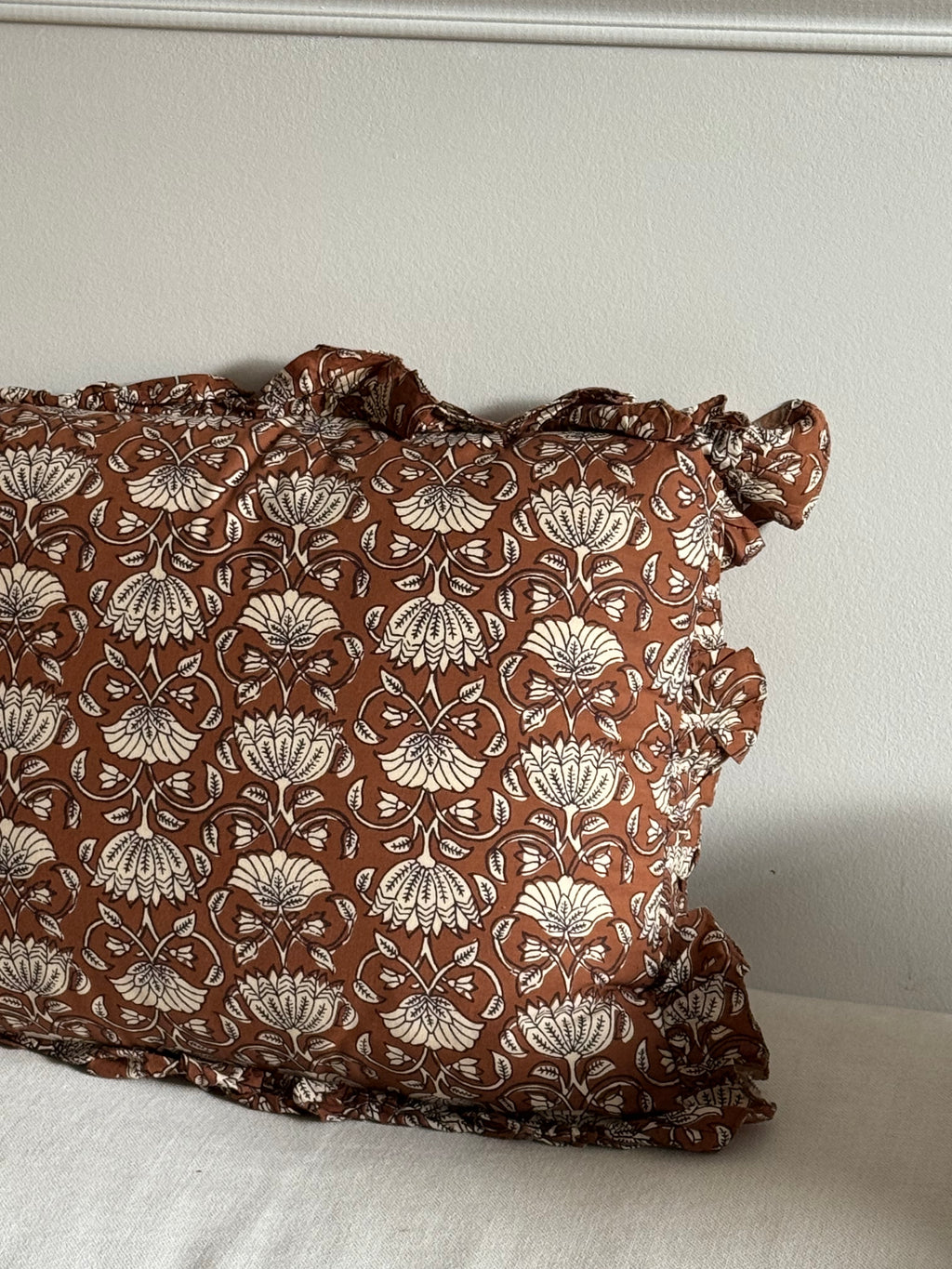 Coussin imprimé brun