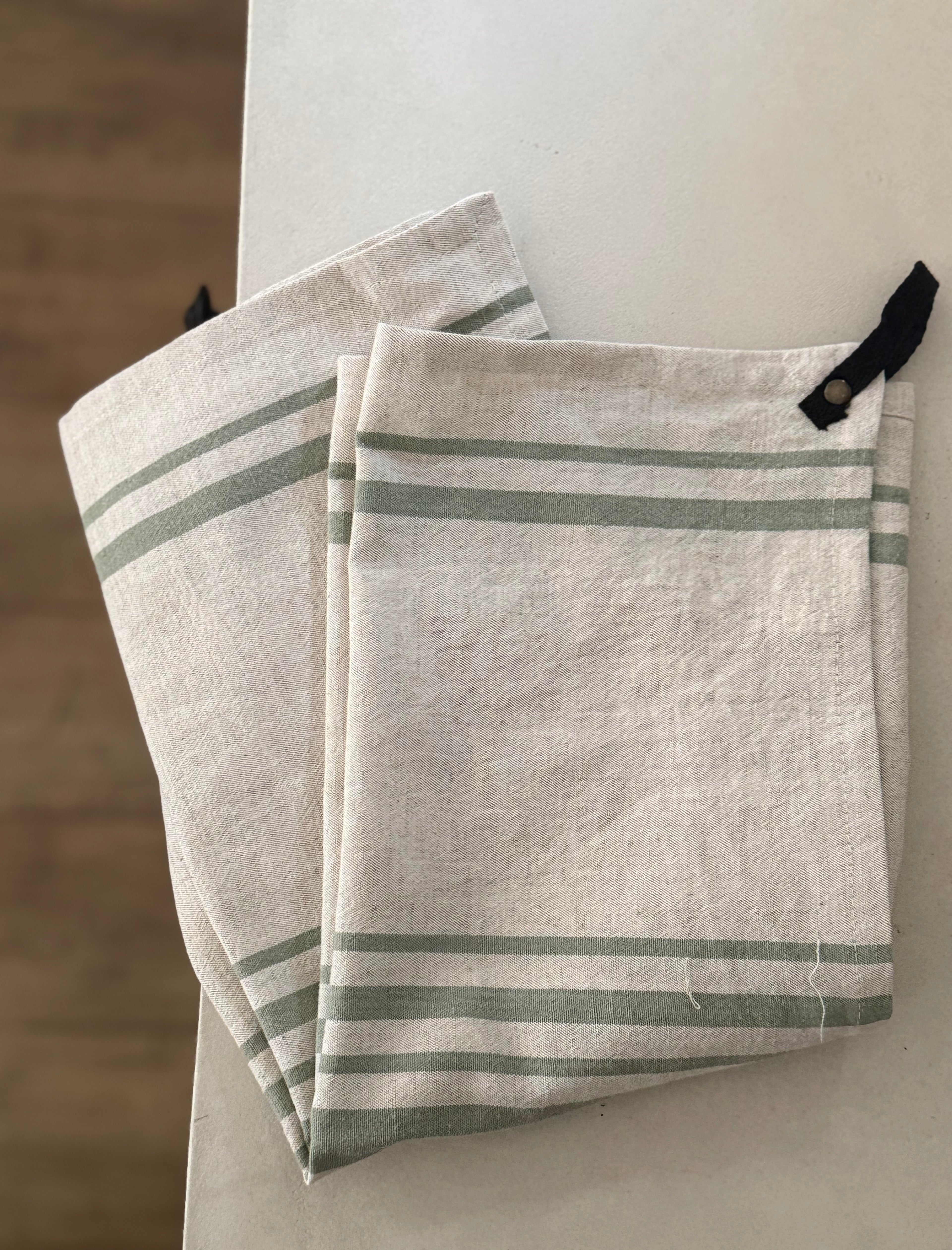 Torchon rayé vert olive