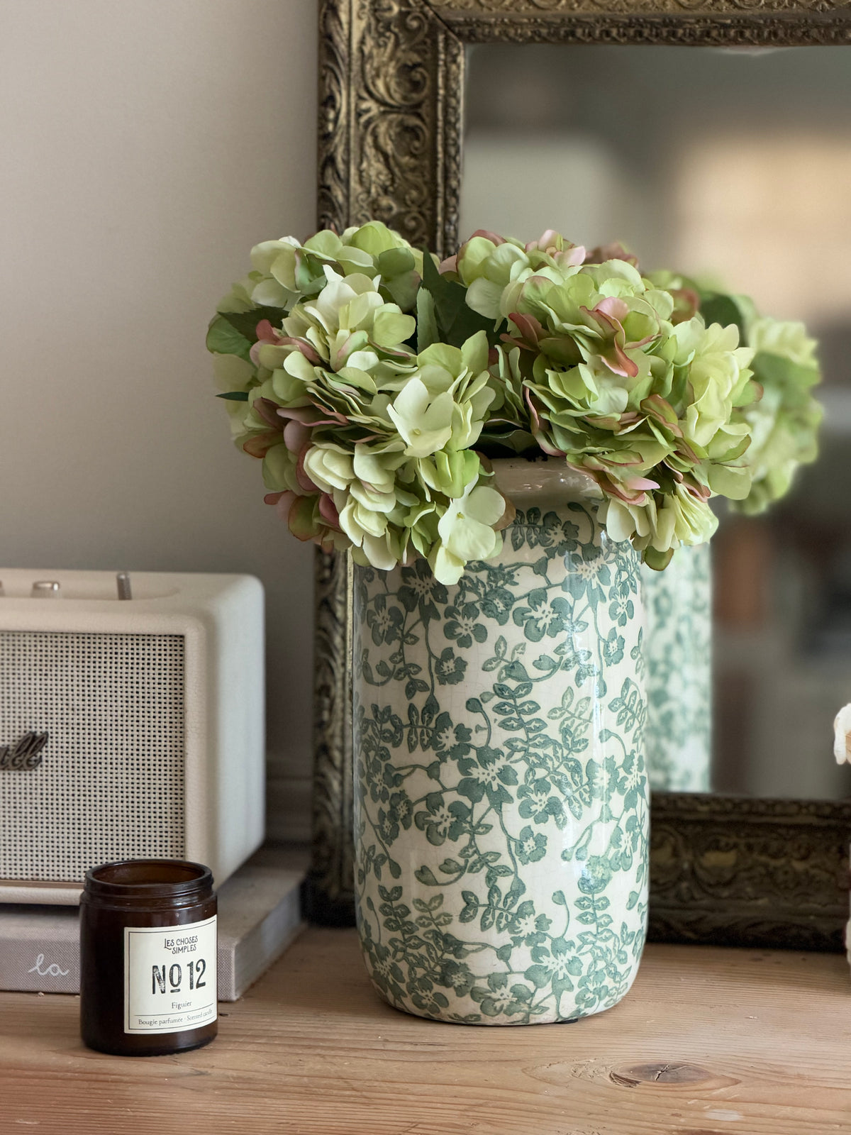 Vase fleuri vert