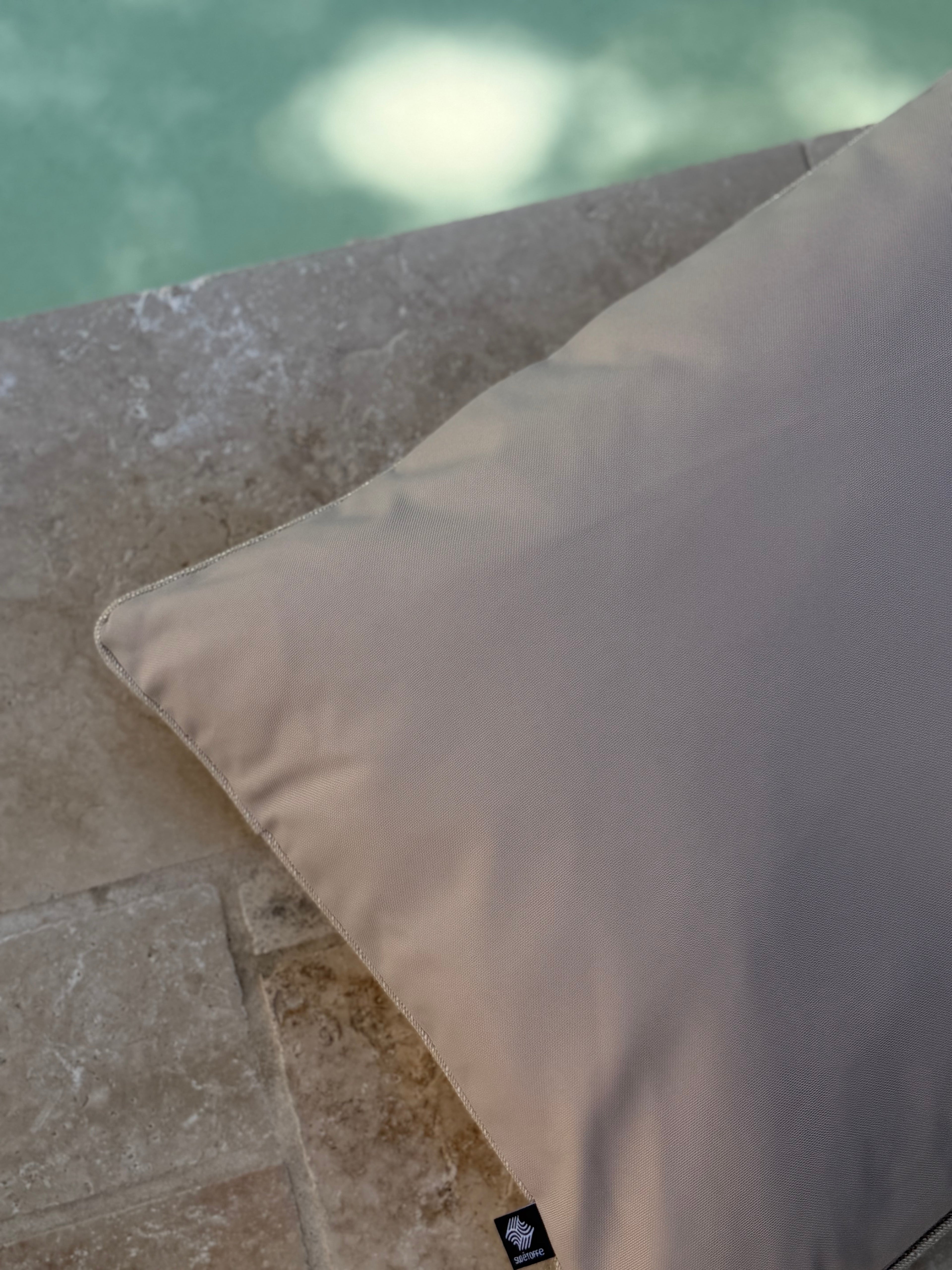 Coussin rectangulaire extérieur beige