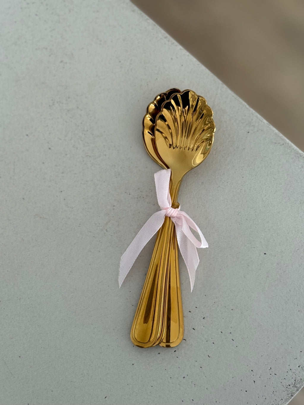 Lot de 4 cuillères dorées coqui