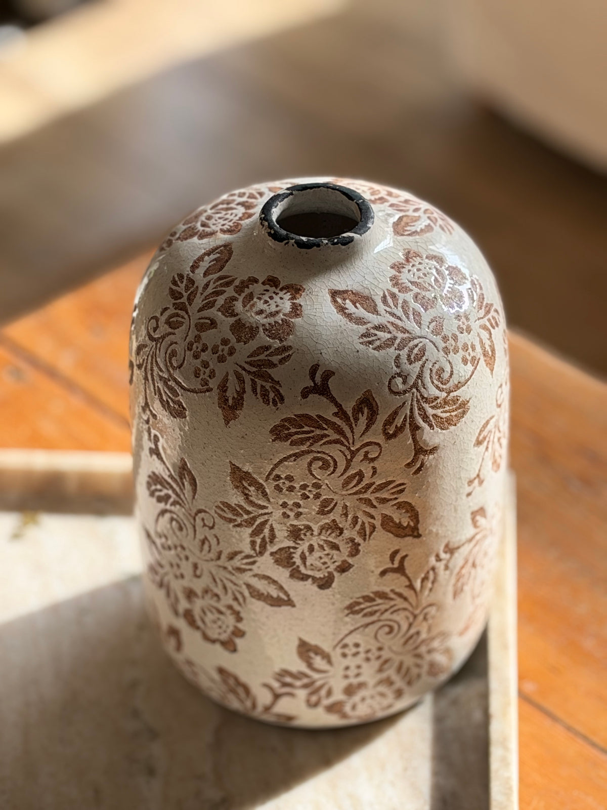 Vase fleuri marron haut