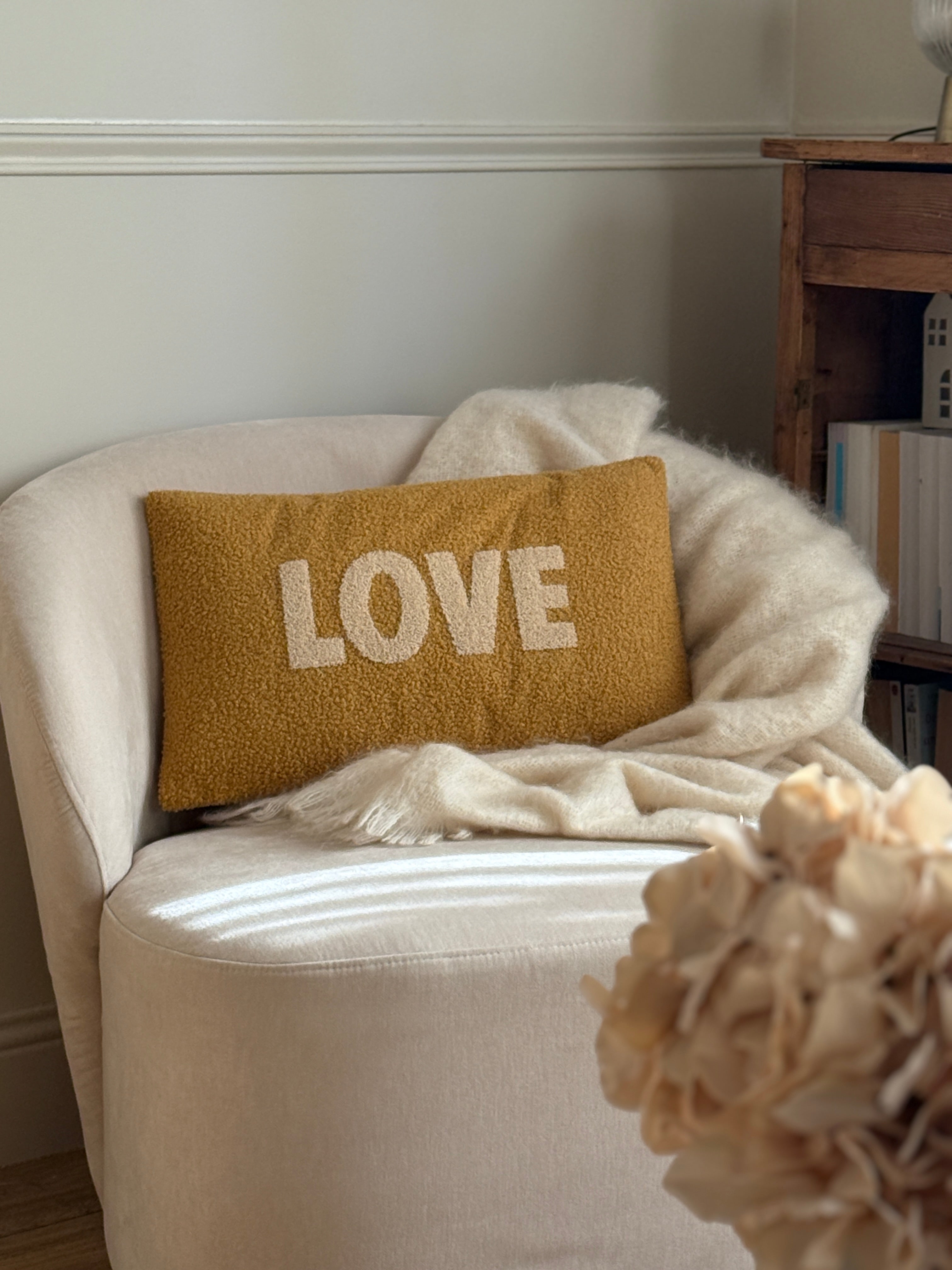 Coussin bouclettes LOVE