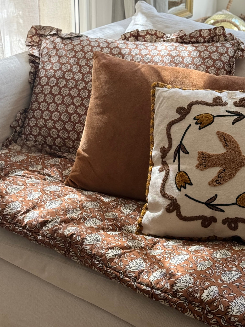 Coussin imprimé brun